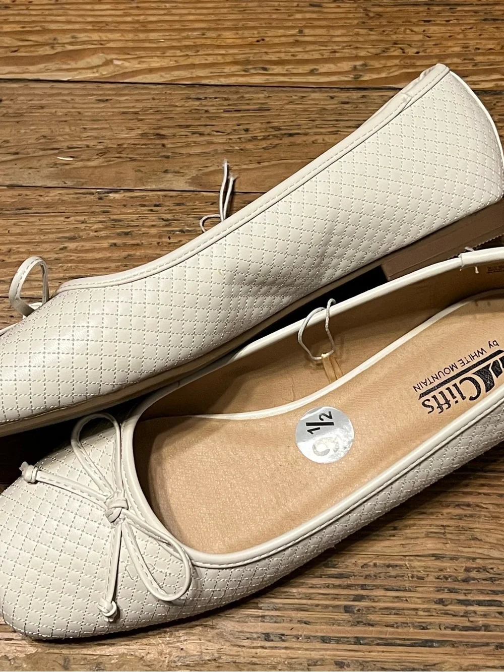 Cliffs by WHITE MOUNTAIN Cream Quilted Bow Ballet Flats